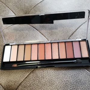 NEW * NEVER USED * MAYBELLINE eyeshadow pallate